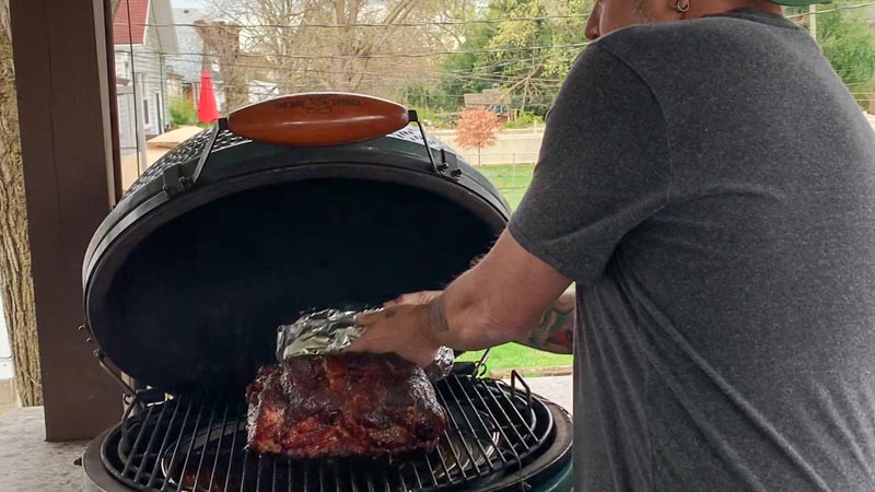 How to smoke a Boston Butt on the Big Green Egg